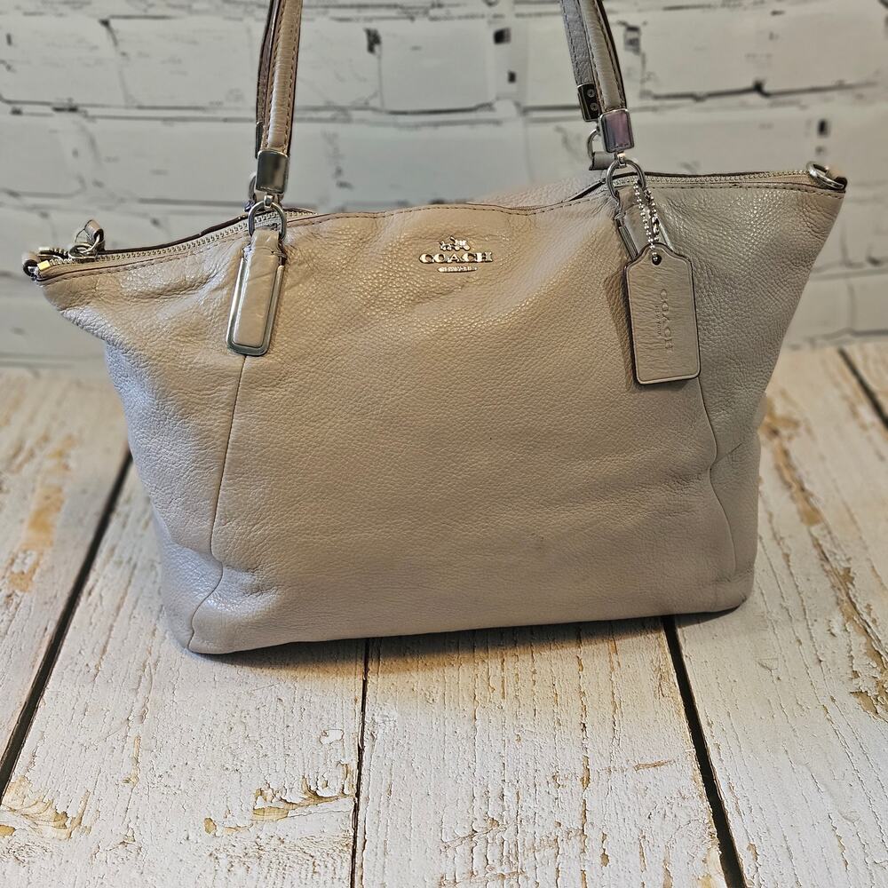 Coach Kelsey Satchel | Tan Pebbled Leather | Missing Strap